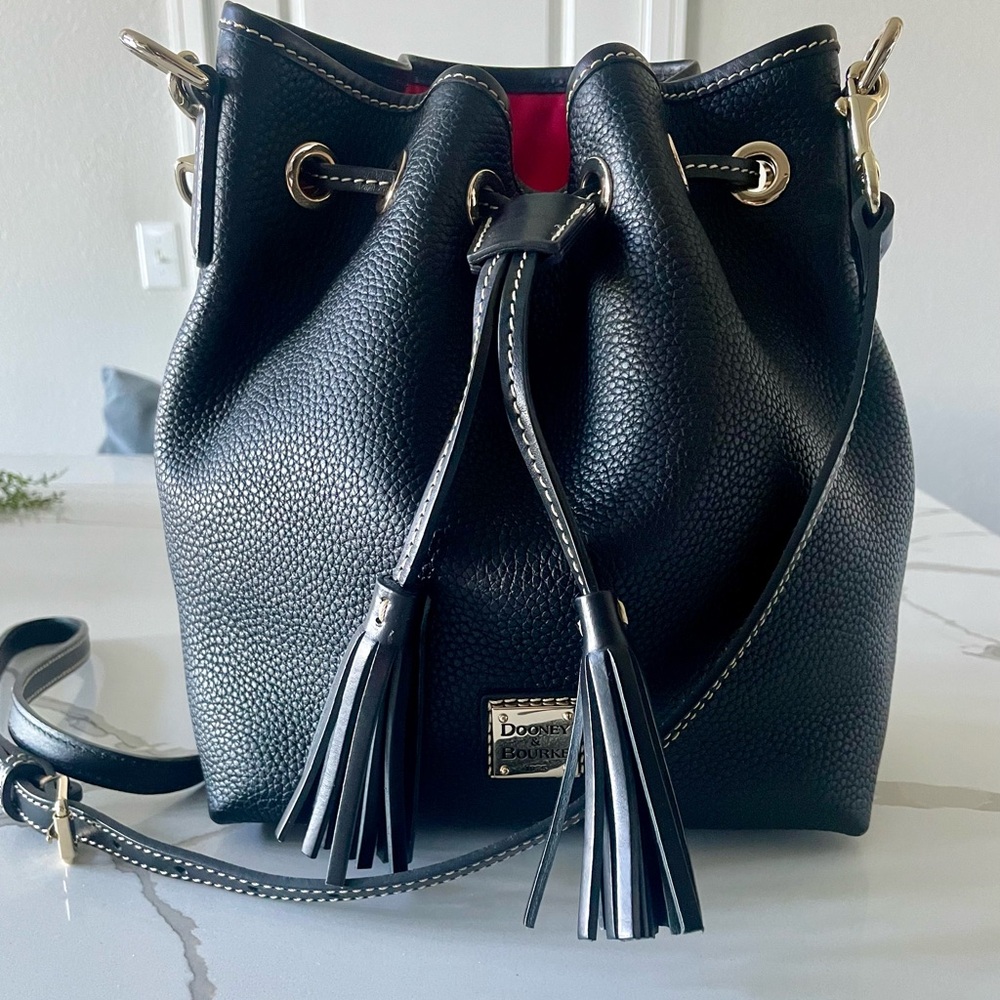 Dooney & Bourke black drawstring crossbody bag…like new!!!